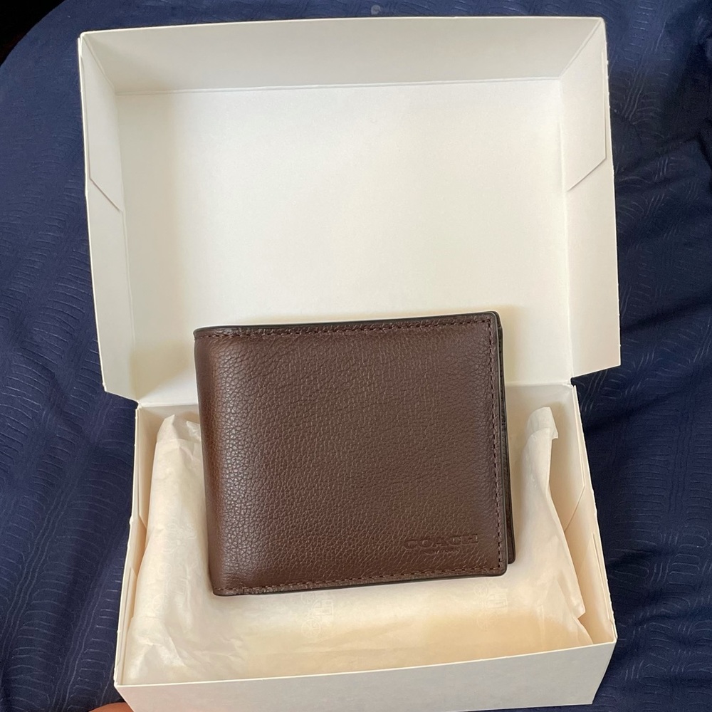 NWTO coach Men’s brown leather wallet